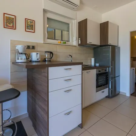 Apartment Pupic *